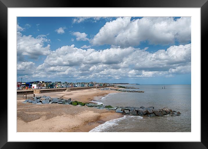  Southwold beach chalets Framed Mounted Print by Linda Cooke