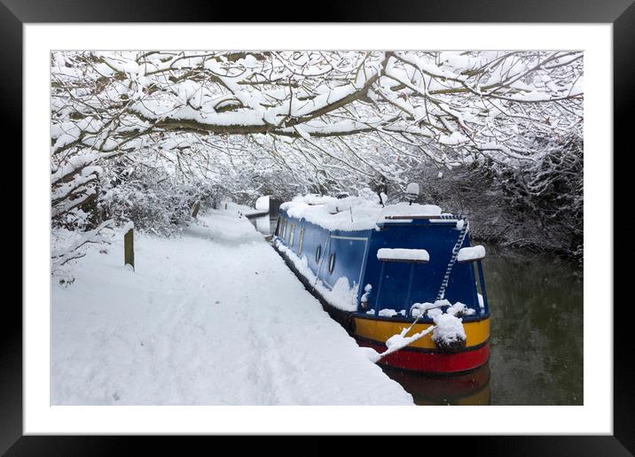 Deep snow lines a canal near Oxford Framed Mounted Print by Alan Hill