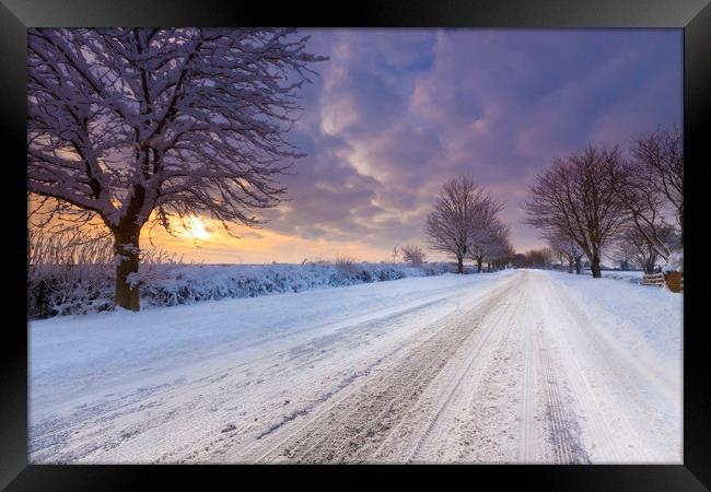 Snow covered lane in Oxfordshire Framed Print by Alan Hill