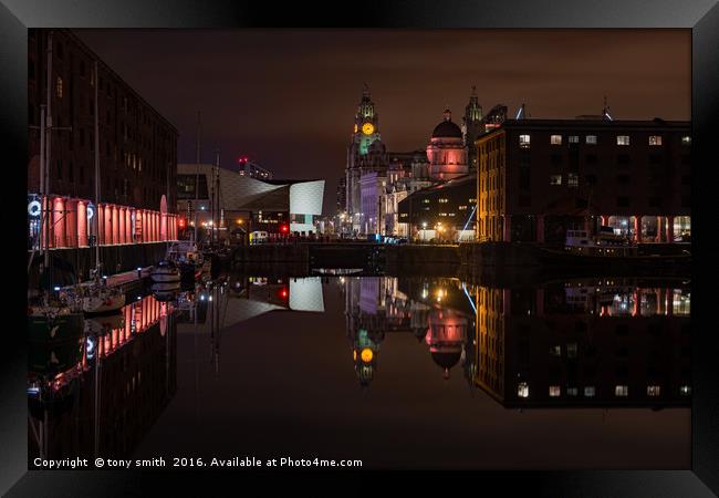 Albert Dock, Liverpool Framed Print by tony smith