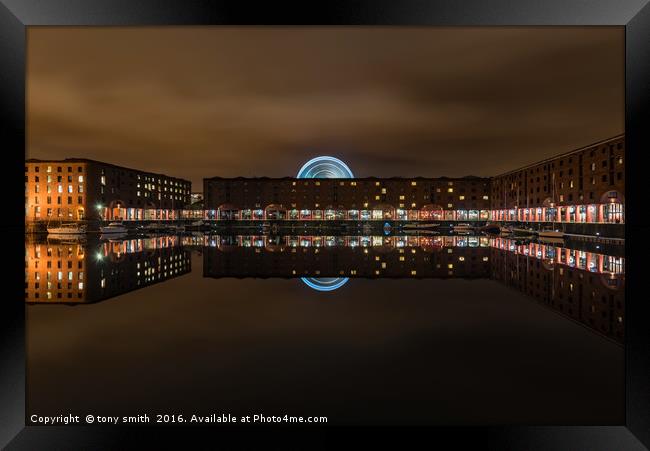 Albert Dock, Refections Framed Print by tony smith