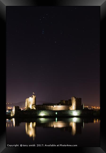 Caerphilly Castle Framed Print by tony smith