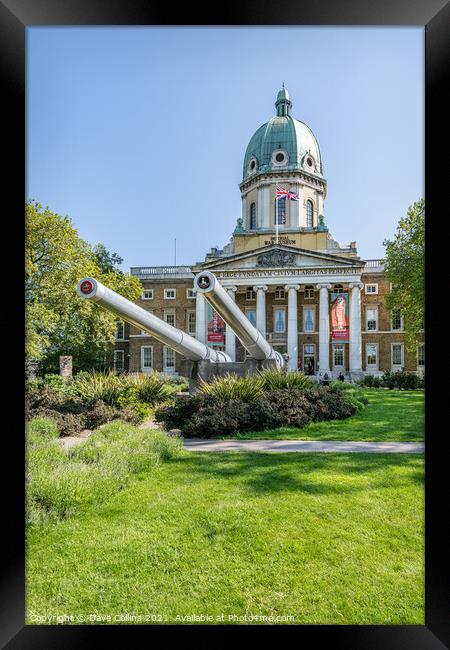  Entrance Guns outside the imperial War Museum in South Kensington, London Framed Print by Dave Collins