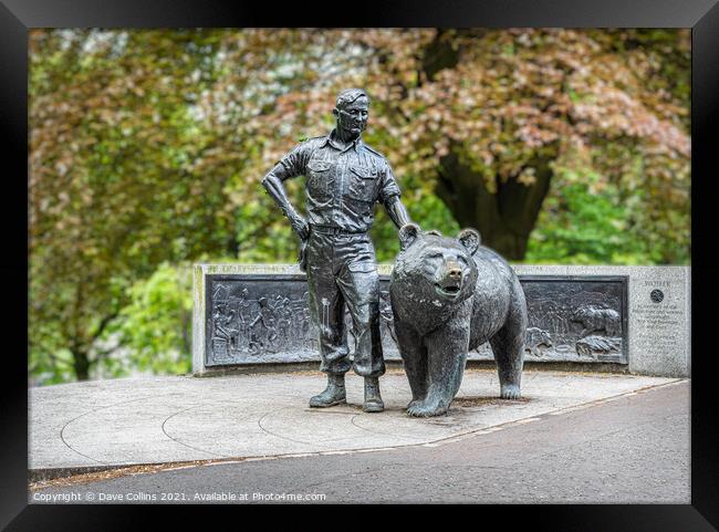 Wojtek, the Soldier Bear, Statue in Princes Street Public Gardens, Edinburgh, Scotland Framed Print by Dave Collins
