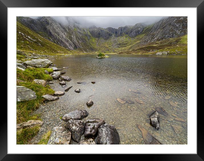 Llyn Idwal in the Cwm Idwal National Reserve. Framed Mounted Print by Colin Allen
