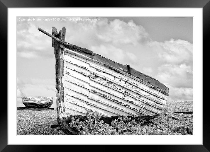 Old disused longshore fishing boats at Aldeburgh i Framed Mounted Print by john hartley