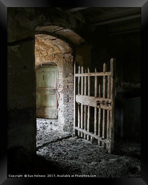 Abandoned Farmhouse, Tuscany Framed Print by Sue Holness