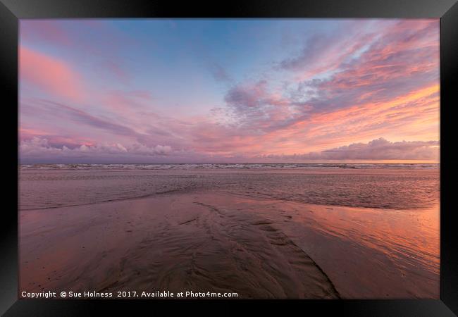 Brighton Sunset Framed Print by Sue Holness