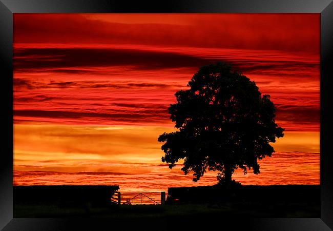 Spectacular sunset in the Derbyshire dales Framed Print by Nick Lukey