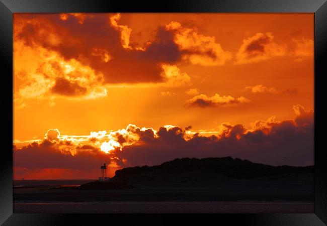 Days End Framed Print by Simon J Beer