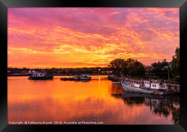 Sunset over the Itchen River in Southampton, UK Framed Print by KB Photo