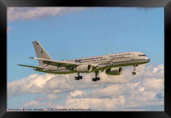 Boeing 757-2K2 NZ7572 on finals Framed Print by Colin Smedley