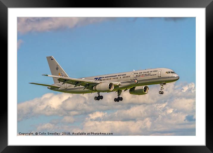 Boeing 757-2K2 NZ7572 on finals Framed Mounted Print by Colin Smedley