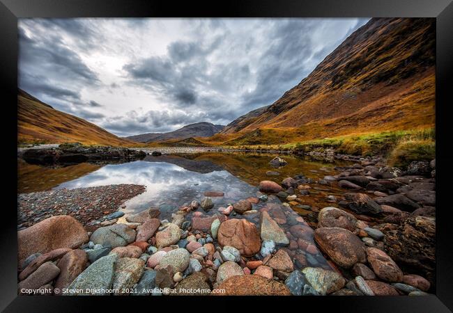 A beautifull Landscape in Scotland  Framed Print by Steven Dijkshoorn