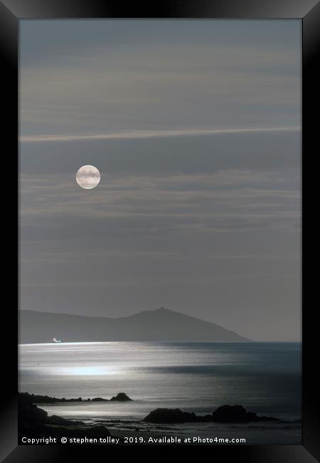 Harvest Moon rises over the Rame Head peninsula Framed Print by stephen tolley