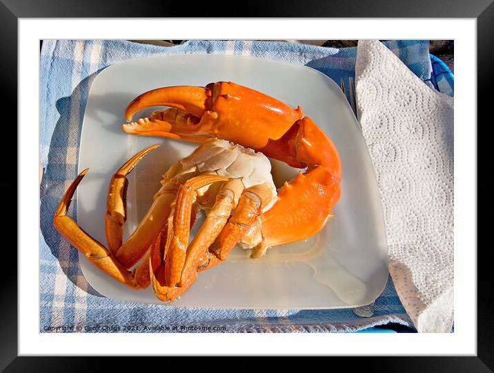 Giant Mud Crab. Cooked seafood nipper on a plate. Framed Mounted Print by Geoff Childs