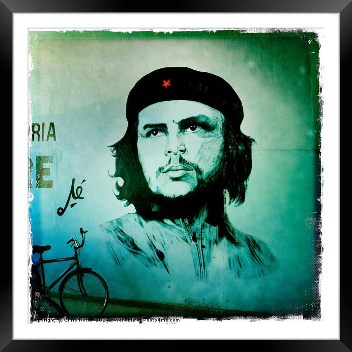 Che Guevara mural in Trinidad Cuba Framed Mounted Print by Chris North