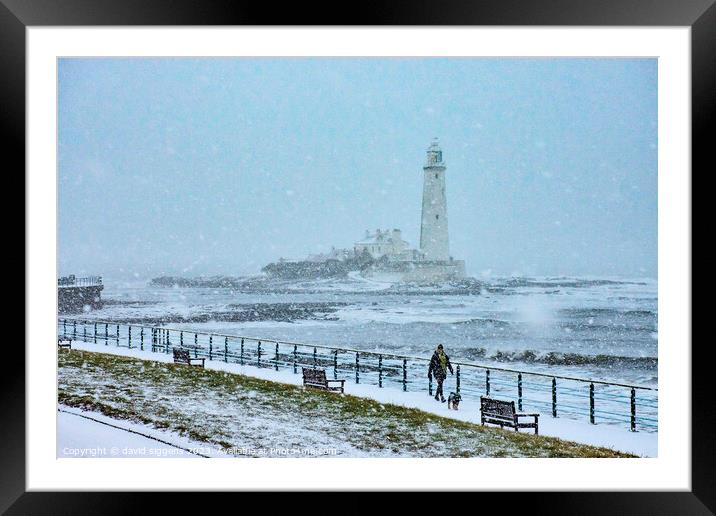 Whitley Bay lighthouse winter postcard Framed Mounted Print by david siggens
