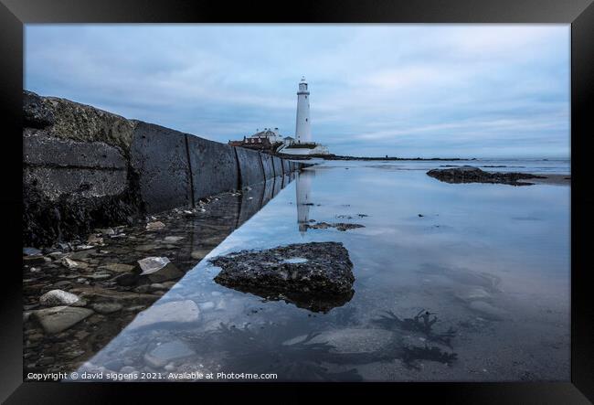 St marys lighthouse reflections Framed Print by david siggens