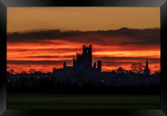 Pre-dawn glow over Ely, Cambridgeshire, 29th January 2022 Framed Print by Andrew Sharpe
