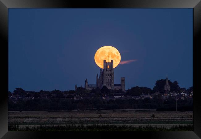 Harvest Moon rising behind Ely Cathedral, Cambridg Framed Print by Andrew Sharpe