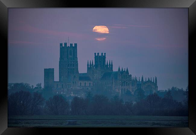 Moonset behind Ely Cathedral, 30th December 2020 Framed Print by Andrew Sharpe