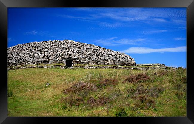 Grey Cairns of Camster in Caithness, Scotland Framed Print by Linda More