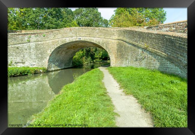 Bridge 47 on the Grand Union Canal. Framed Print by Clive Wells