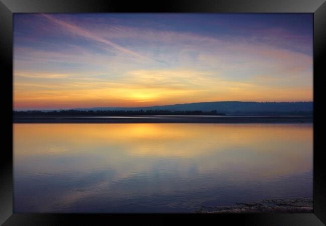 Sunset over the River Severn Framed Print by Susan Snow