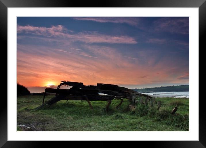 Sunset at Purton Ships’ Graveyard - King / Sally o Framed Mounted Print by Susan Snow