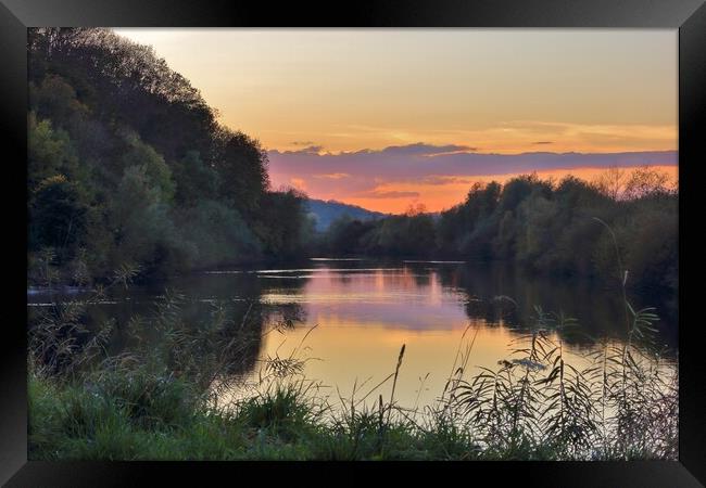 Sunset over the River Severn near Bishop's Norton. Framed Print by Susan Snow