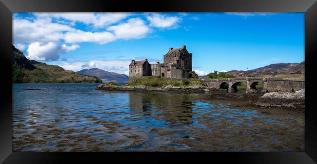 Eilean Donan castle scotland  Framed Print by stuart bingham