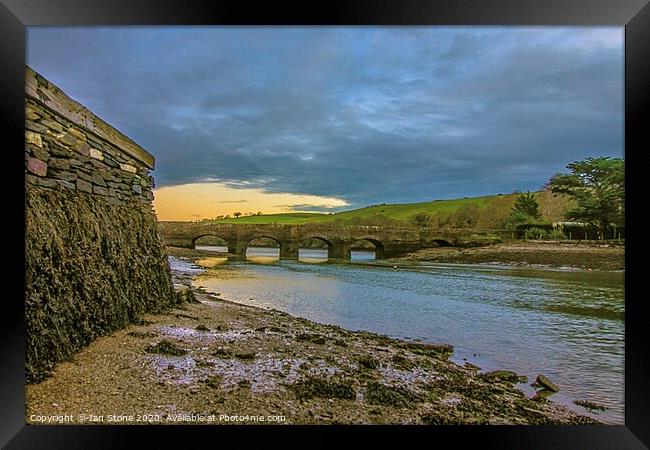 Bowcombe Bridge, Devon. Framed Print by Ian Stone