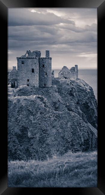 Dunnottar Castle Framed Print by Duncan Loraine