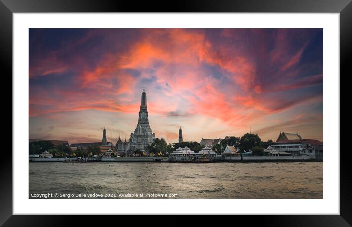  Wat Arun temple in Bangkok at sunset Framed Mounted Print by Sergio Delle Vedove