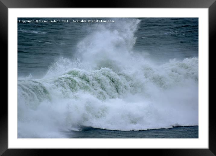 Large wave at Dollar Cove Framed Mounted Print by Susan Ireland
