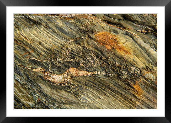 Million years between the tides Quartz Veins, Framed Mounted Print by kathy white
