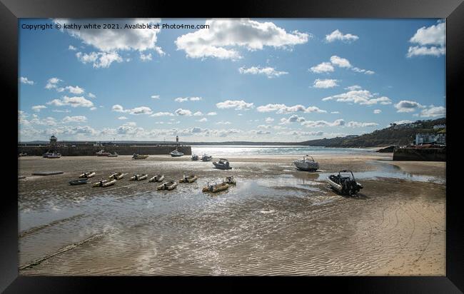  st ives harbour lighthouse, Framed Print by kathy white