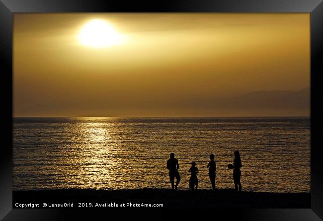 Silhouettes of a family at the beach in Crete duri Framed Print by Lensw0rld 