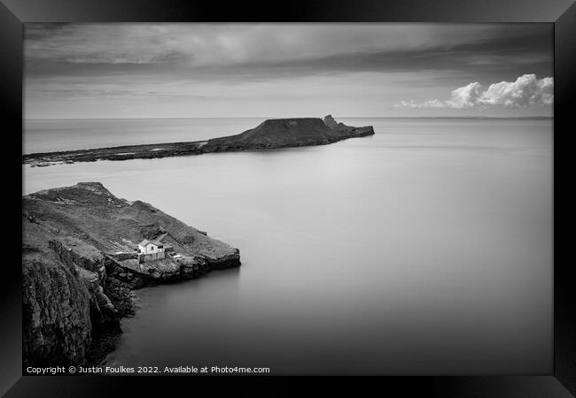 Worm's head, Rhossili Bay, Wales, in black and white Framed Print by Justin Foulkes