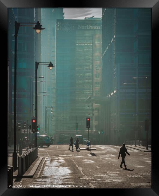 walking down upper bank street Framed Print by mark Smith