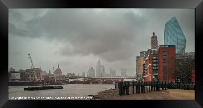 rainy day in London  Framed Print by mark Smith