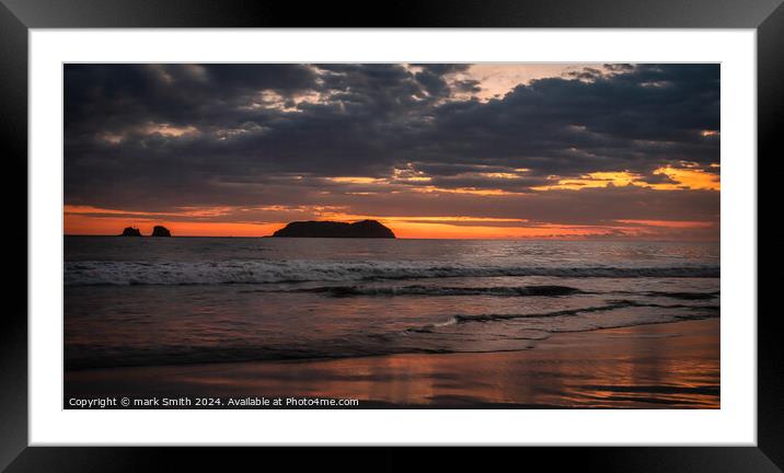 manuel antonio sunset Framed Mounted Print by mark Smith