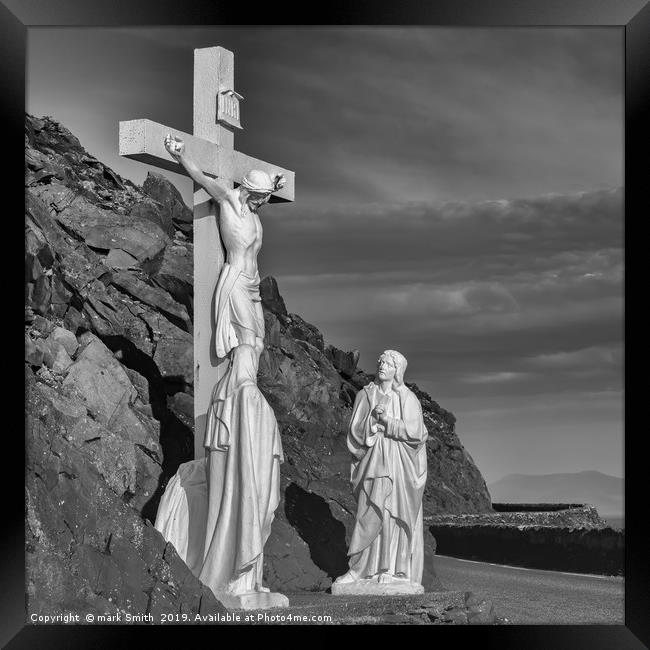 Statue of the Crucifixion, Slea Head Drive  Framed Print by mark Smith