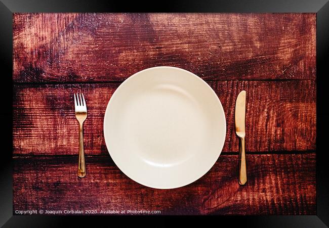 Empty plate with cutlery, top view, concept of intermittent fasting diet to lose weight. Framed Print by Joaquin Corbalan
