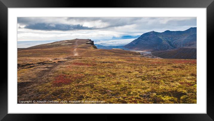 Beautiful panoramic photos of Icelandic landscapes that transmit beauty and tranquility. Framed Mounted Print by Joaquin Corbalan