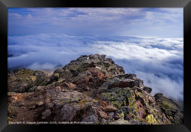 Peñalara Peak, in the Sierra de Guadarrama, seen from the cliff of birds and carnations, a day of clouds. Framed Print by Joaquin Corbalan