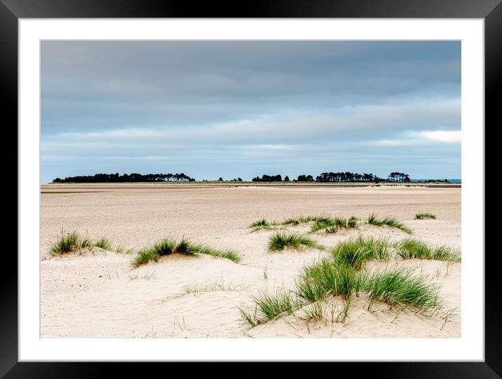 Wells-Next-The-Sea beach Framed Mounted Print by Robbie Spencer