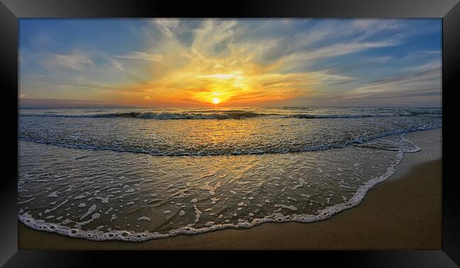 Panoramic view of picturesque sunset on the beach Framed Print by Wdnet Studio