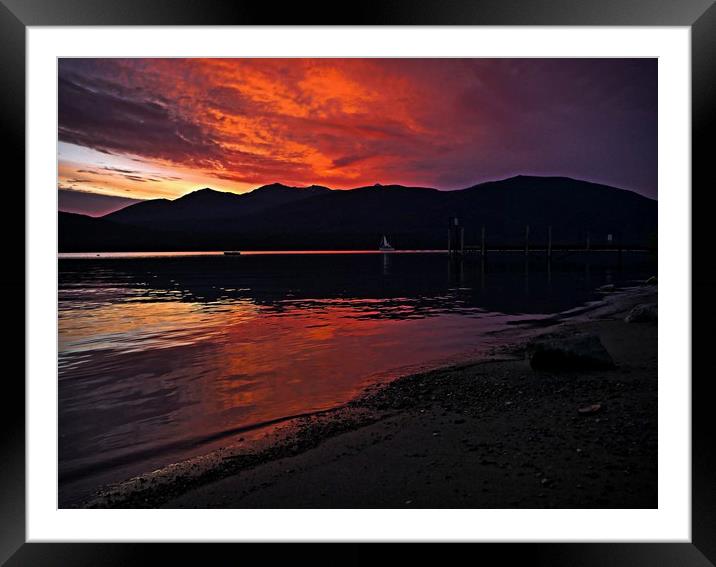 Sunset over lake Wakatipu, queenstown, new zealand Framed Mounted Print by Martin Smith